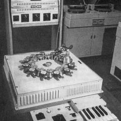 A chromatic phonogène, the tape-manipulation instrument developed for musique concrète