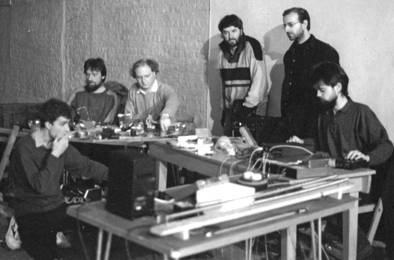 Morphogenesis performing with self-built electronic instruments