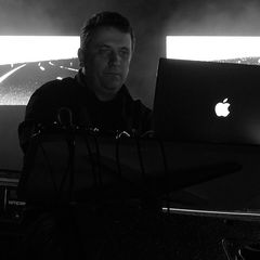 Peter Rehberg performing, 2009